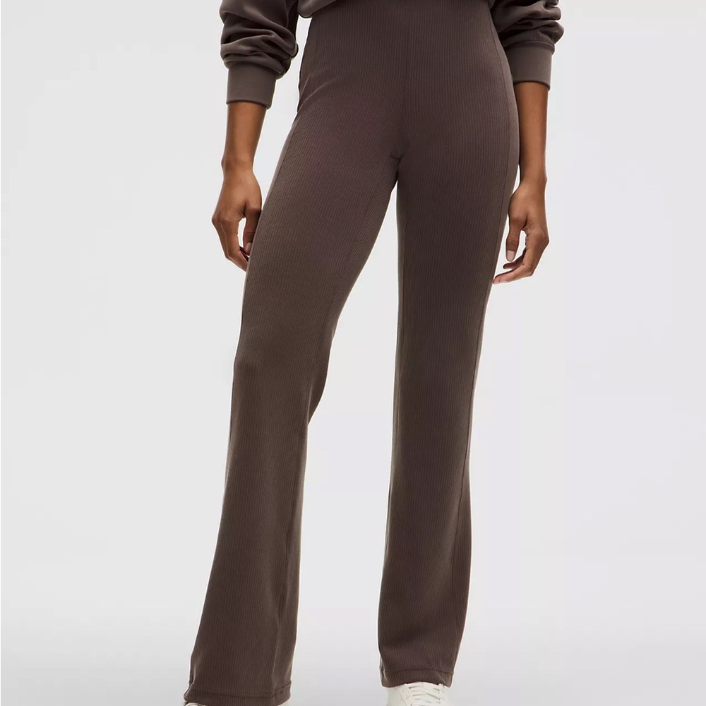 Ribbed Softstreme Flared Pant
Regular